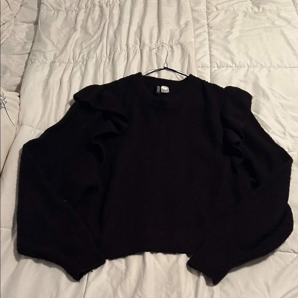 H&M Black Ruffle Sleeve Sweater S